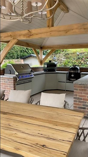 BIG OUTDOOR KITCHEN IN THE NEW FOREST
