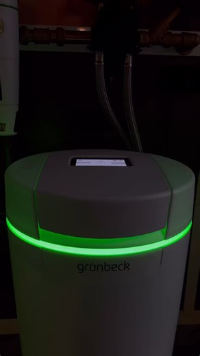 softliQ:ME – Weichwasser neu gedacht. Die neue Baureihe softliQ:ME verbindet höchste Leistung mit smarter Technik. Dank Doppel-Austauscher, cliQlock-Modulsystem und App-Steuerung liefert sie zuverlässig weiches Wasser, spart Energie und schützt vor Leckagen – für Komfort, Effizienz und Nachhaltigkeit in jeder Größenklasse. @gruenbeck_ag #grünbeck #softliQ #grünbeckwasseraufbereitung #wasserwisser #wasseraufbereitung #wirmachendasklar #massarkoblenz #koblenz #gruenbeck #massar #cliQlock #cliqlock