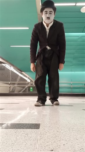 Roberto Ibarra: El Arte del Mimo y Breakdance