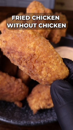 Easy Recipes · Food Reels on Instagram: "Crispy Fried Chicken made with the dry–wet–dry method. Quick and simple, using a homemade spice mix for a crunchy finish. My mix : 400 g chicken wings 100 g flour 1 tbsp smoked paprika 2 tsp garlic powder 2 tsp chili powder 1 tbsp ground coriander seeds 1 tsp pepper 1 tsp salt Mix the flour with the spices to create a dry mix. Coat the chicken wings in it, dip them in water, and coat them again in the dry mix. For extra crunch, repeat the water and dry-mi