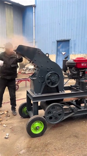 #mobilecrusher#stonecrushing#MobileHammerCrusher#Framehammersandmakingmachine#Hammercrusher