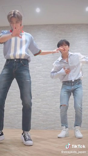 Stray Kidsの華麗な「 #CIRCUS 」ショーに参加してみてください！#StrayKids #スキズ #스트레이키즈 #サーカス #Changbin #Hyunjin #チャンビン #ヒョンジン