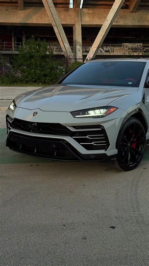 Explore DRIVECLUBMIAMI: The Ultimate Lamborghini Experience