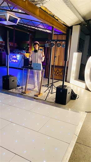 💘 Congratulations Bryony & Colin! 💘 Honoured to be your wedding DJ & MC at @chapelfarm.estate.weddings 💘 Thank you @midnight_rose_music for recommending me! 💘 @kylevalentineweddings | Kyle Valentine