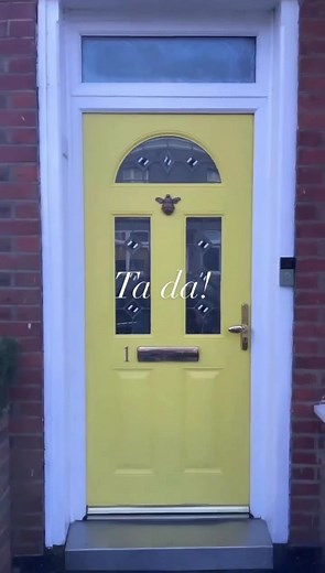 Stepping into spring in style! 💛🌷 Not much longer to wait until the weather warms up and you can all start painting Al Fresco! But until then, it's the perfect time to start planning your outdoor projects. 😍 Take some serious inspiration from Frenchic Fan @Vicky 💛 who gave her composite front door a well deserved freshen up with Frenchic! Opting for our cheeky little limited edition yellow shade 'Daffs' from the weatherproof and UV resistant Al Fresco Inside/Outside Range. Looking to give yo