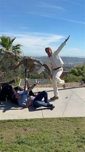 Ryan Gosling Fixes the La La Land poster!