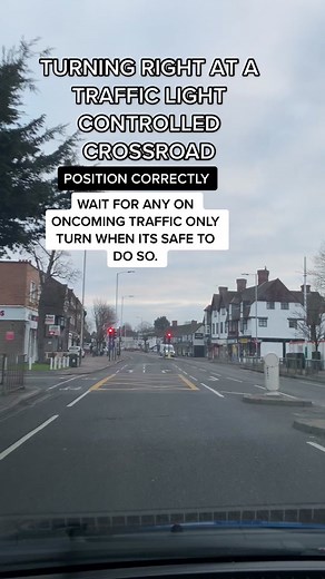 Mastering Crossroads: Turning Right at Traffic Light-Controlled Intersections