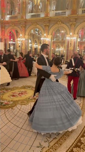 The elegance of the Second Empire comes alive for an enchanting waltz at the Salon Opéra ✨