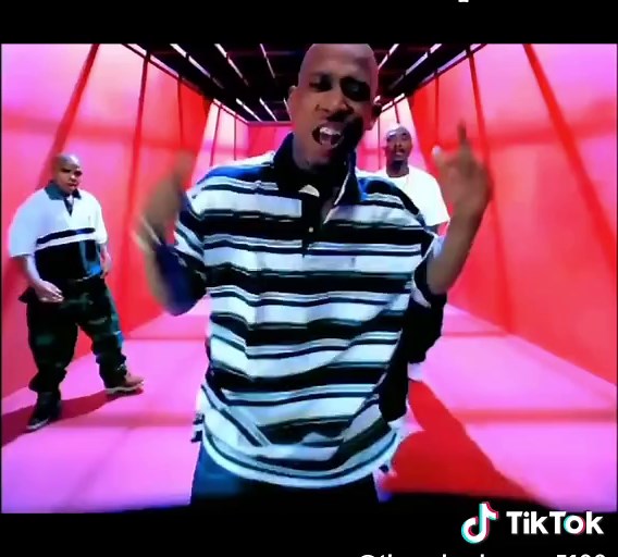 2Pac - Hit 'Em Up: A Powerful Hip Hop Anthem