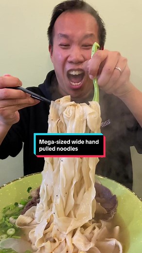 MEGA SIZE 10 pound bowl of hand pulled noodles making @Matt Stonie proud 📍Yee’s handpulled noodles