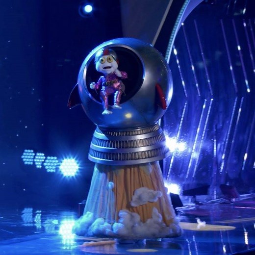 You were practically a probe-fessional on stage, Mark Sanchez! 👽 Let's hear what he thinks about his masked invasion. | The Masked Singer