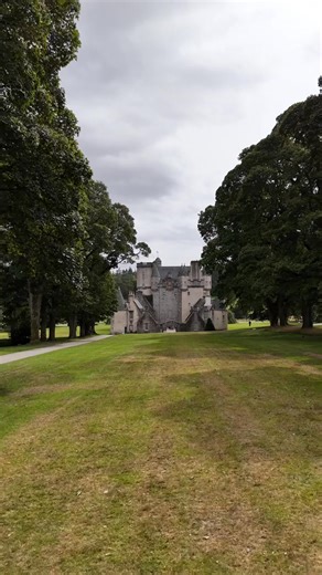🏰Castle Fraser was built between 1575 and 1636 by the 6th Laird of Fraser, Michael Fraser. It is one of the largest tower houses in Scotland and served as home to the Fraser family for over 400 years. 🌈The fortunes of the Frasers, and their castle, took a series of knocks during the rest of the 1600s. Andrew Fraser, 2nd Lord Fraser, inherited the estate in 1636 and was a strong opponent of King Charles I’s efforts to impose an Anglican pattern on the Church in Scotland and became an avid Coven