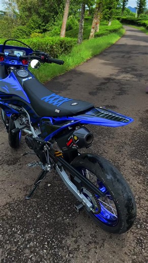 Exploring the WR155R Supermoto and Its Features