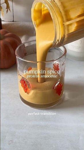 pumpkin spice protein smoothie, 240 cal, 19g protein, recipe below ⬇️🧡 enjoy!! #pumpkinrecipes