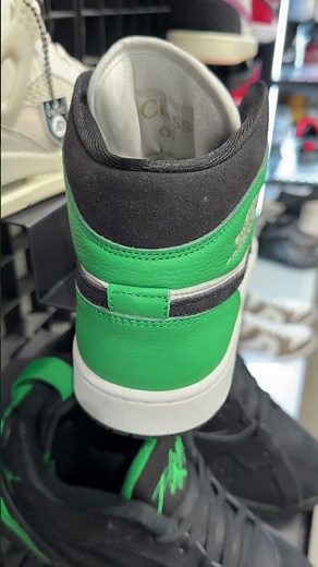 Air Jordan 1 Mid SE “Lucky Green”