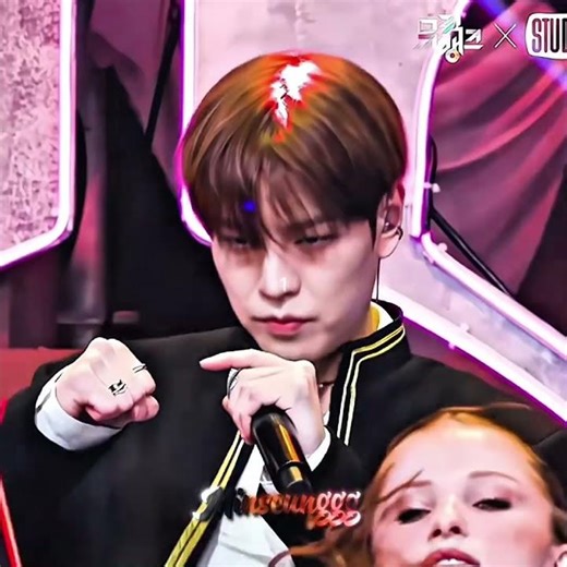 He Don’t Know that how he look so handsome !!!| 2 Phut hon|#seungmin#skz#viral#explore#youtubeshorts