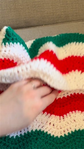 DIY From Home Crochet | New pattern up!! Christmas crochet throw pillow cover. Easy to make for beginners - 1 piece, works up quickly and no fasteners!! . . . .... | Instagram