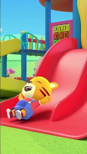 Clap your hands! 👏 Sing happy moments with Domi!