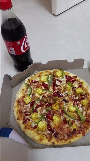 Overloaded cheese pizza with coke /love pizza /tasty cheesy pizza #youtubeshorts #shorts