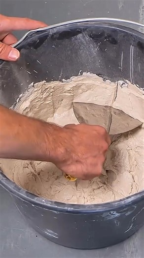 Comment prélever facilement de l’enduit dans un seau ? #enduit #chantier #peinture #astuce #travaux #maison #rénovation #plâtre #outillage #astuce #france 🥨🇫🇷 | Blog-turquoise67