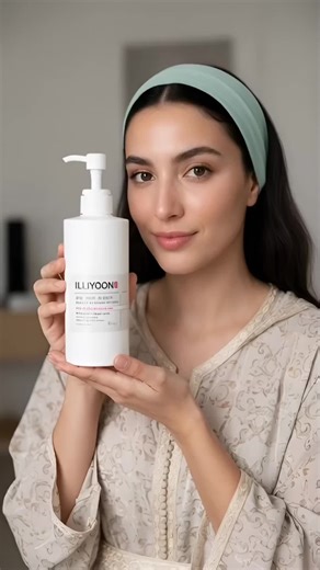 Stop scrolling — hydration that truly lasts. This skincare essential delivers up to 100 hours of moisture, helping skin stay soft and deeply hydrated. Powered by plant-based ceramides, it strengthens the skin barrier while remaining gentle and safe. Clinically tested to reduce sensitivity by 41%, its low-pH, non-comedogenic formula is perfect for sensitive, acne-prone skin — and even safe for children and infants. With a light, non-sticky texture, it’s ideal for everyday use and proudly vegan an