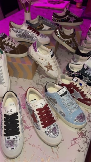 feruza brand on Instagram: "Эксклюзив красовкалар келди !!! Натуральный кожа замш … размерлар : 35-36-37-38-39 40-41-42-43 шошиламиз размерлар чегараланган 😍💔"