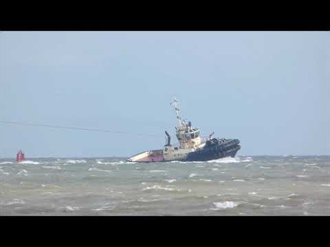 Svitzer Kent assist the OOCL Turkiye with a powered indirect around the Beach End 30th August 2025