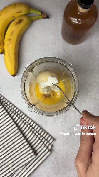 You know what makes this smoothie so perfect? The fact that Mother Earth Organic Apple Cider Vinegar can provide energy, improve gut health, and more! 🍌 1 frozen banana 🍌 1/2 cup orange juice 🍌 1 tablespoon Mother Earth Organic Apple Cider Vinegar 🍌 1 cup ice 🍌 1/2 cup Greek yogurt 🍌 Pinch of ginger 🍌 Pinch of turmeric #motherearthvinegar #motherearthoranicvinegar #organicvinegar #vinegar #smoothie #smoothierecipe #guthealth #oacv #acv #applecidervinegar #organicapplecidervinegar #healthy