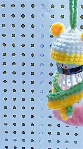 Badminton Shuttlecock Keychain ======================== Daily Crochet Vlog https://beacons.ai/dailycrochet ▬▬▬▬▬▬▬▬▬▬▬▬▬▬▬▬▬▬▬▬▬▬ If you want to learn how to crochet, then you have come to the right place! Welcome to Daily Crochet, the ultimate guide for all things crochet! Our tutorials are easy to follow and will give you the confidence to create amazing crochet items, no matter your skill level. Whether you're a beginner, intermediate, or advanced crocheter, we have something for you! Thank y