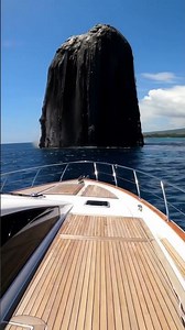 The moment a giant sea formation explodes. #explosion