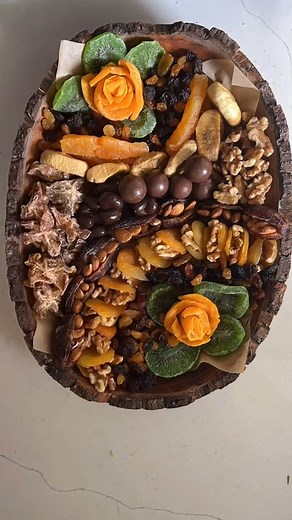 Այս անգամ էլ ընկույզներով ու չրերով համեղ կոմպոզիցիա՝ էնպես, որ աչքն էլ հագենա 😍 Ամենահամեղ չրերն ու ընկույզները՝ 👉 https://gazar.am/-ում 🥜🌰🍯 | Gazar.am