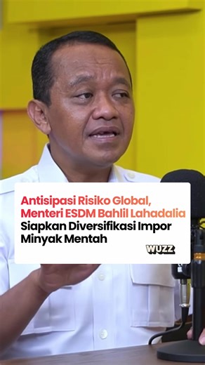 Menteri ESDM Bahlil Lahadalia menegaskan bahwa Indonesia tidak mengimpor BBM jadi dari Timur Tengah, melainkan minyak mentah yang kemudian diolah di dalam negeri. Untuk mengantisipasi potensi gangguan pasokan global seperti kemungkinan penutupan Selat Hormuz, pemerintah telah menyiapkan langkah strategis dengan mengalihkan sebagian sumber impor minyak mentah ke wilayah lain seperti Amerika, Afrika, dan Amerika Latin. #fyp #darirakyatuntukenergi #bahlillahadalia #viralditiktok #xyzbca