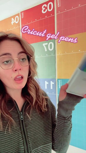 Feeling nostalgic for those jelly pens we all used in middle school ✍️ #cricut #gelpens #glitter #middleschool #diy