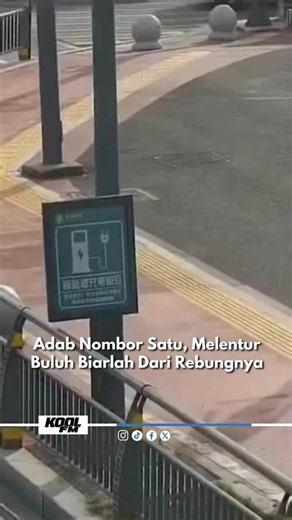 Sejuk perut ibu mengandung. Tengok cara adik ni bagi laluan dan tunduk hormat pada abang polis ni, terus rasa tenang hati. Kadang-kadang, anak kecil lah yang bagi kita pengajaran terbesar tentang maksud sebenar ‘hormat’. Syabas buat ibunya yang mendidik dengan penuh kasih sayang! 🤩 #MalaysiaDahKool Sumber: Threads traveller_ly | Kool FM Malaysia