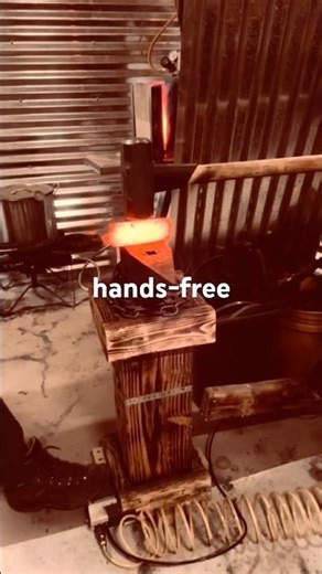 Hands Free Hammer 🙌🆓⚒️🔥#knifemakingtutorial #bladesmith #nohands #handsfree #tools
