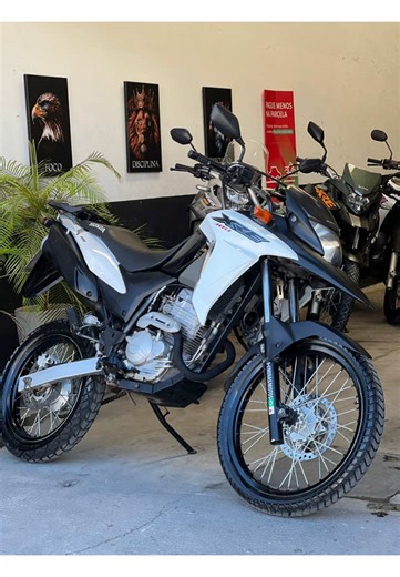 🏍️ Honda Xre 300 2016 🏍️ ✅ Excelente estado de conservação 📄 Recibo em branco 🛠️ Revisões em dia 🔁 Aceitamos sua moto como parte de pagamento 💰 Aceitamos FGTS como parte de pagamento 🏦 Financiamento em ate 48x 💳 Cartão ate 18x com excelentes taxas 📞 (31) 9 9181-2861