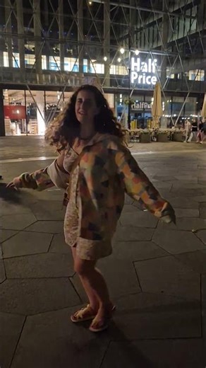 Budapest #travel #streetmusic #dance #nightlife