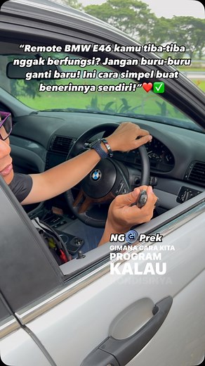 Tiba-tiba remote kunci BMW E46 kamu nggak berfungsi? Jangan buru-buru ganti! Bisa jadi cuma butuh diprogram ulang. Nih, cara gampang buat reprogram remotenya sendiri!” 1. Masuk ke mobil & tutup semua pintu. 2. Nyalakan kontak ke posisi 1 (ACC), lalu matikan lagi. 3. Cabut kunci, lalu tekan & tahan tombol unlock di remote. 4. Sambil tahan tombol unlock, tekan tombol lock tiga kali, lalu lepas tombol unlock. 5. Jika berhasil, pintu akan mengunci & membuka otomatis. “Kalau cara ini berhasil, kasih 