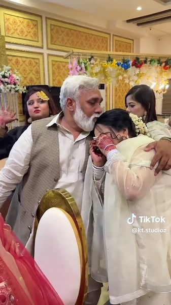 Heartfelt Rukhsati Moments: Emotional Mother and Father Bid Farewell to Daughter