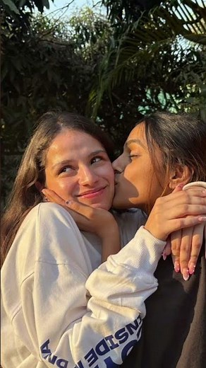 Best friend poses Ideas 🤍✨ #fashion#viral shorts #selflove #bffgoals #bestmoments