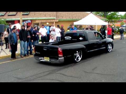Airbag Lowrider trucks in judging