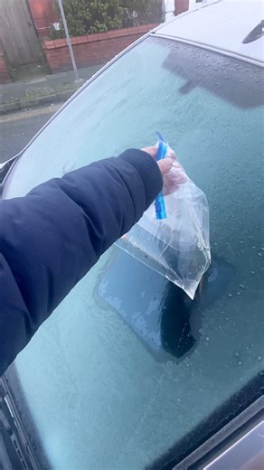 There’s a hack this winter to de-ice your windscreen quickly | Wirral Weather