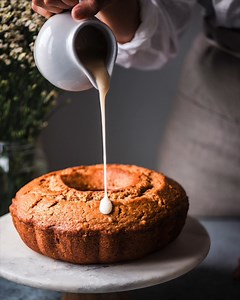 RECIPE: https://rainbowplantlife.com/vegan-apple-cinnamon-bundt-cake/ This Vegan Apple Cinnamon Bundt Cake is soft and moist yet light and airy - the best of both worlds! With warm cinnamon apple flavors, it’s a perfect easy yet impressive cake for the fall baking season! | Rainbow Plant Life