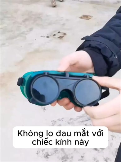 Không lo bị khói vào mắt với kính hàn 2 lớp Niken TC94 Giảm giá lên đến 50% Nhỏ gọn, tiện lợi, không hấp hơi khi đeo lâu Với kính hàn Niken TC94: - Thiết kế ôm trọn bảo vệ vùng mắt - Chống những tia hồ quang gây hại cho mắt - Linh hoạt, thoải mái khi sử dụng - 4 lỗ thông hơi giúp thông thoáng vùng mắt Website: https://www.smarthomey.click/kinhhan2lop Địa chỉ: Số 25 Lạc Trung, Quận Hai Bà Trưng, Hà Nội