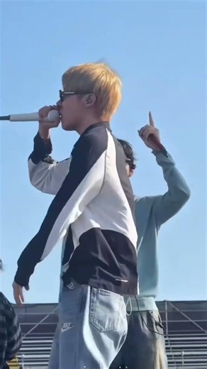Тэхён.BTS в Перу. Lima. 10.10.26г. #taehyung #концертбтс #кимтэхён #btsarirang