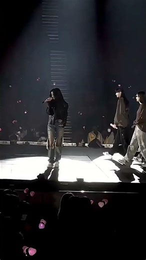 love the way they walk 🎀 #blackpink #blink #rosé #kpop #suga #blackpink #fypシ゚viral #edit #shorts