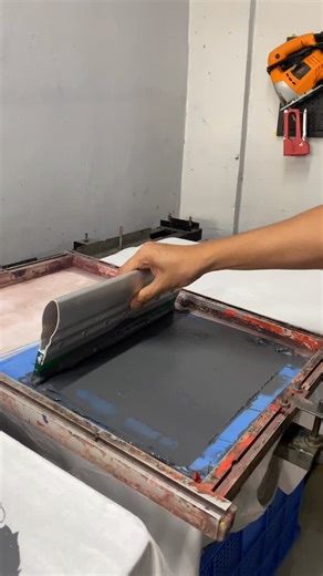 Labor Dogs Print Studio | One color print #silkscreen #labordawgs #fyp #screenprint #isad | Instagram