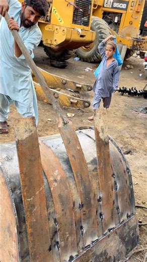 The incredible process of bending doubler plates#welding#skills#excavators