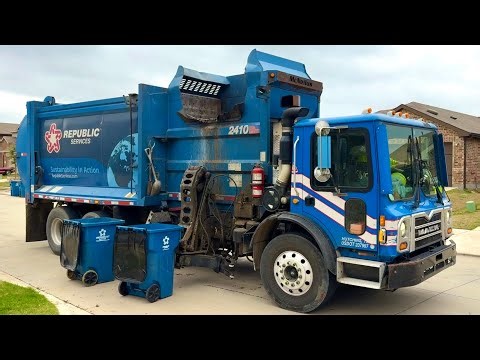 Republic Services Lid Flipping Mack MRU McNeilus Autoreach Garbage Truck