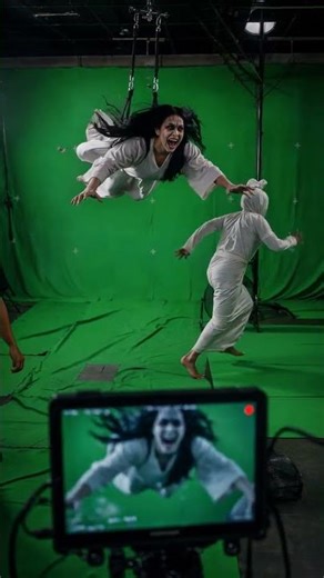 Ngakak Pocong dikejar oleh hantu terbang | pocong lari takut digigit